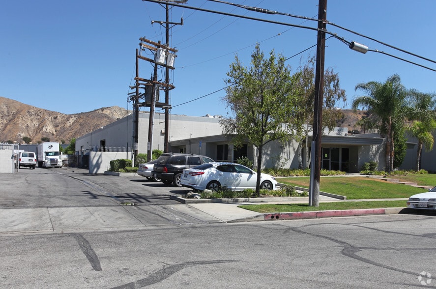 More Photos Of 12424 Gladstone Ave, Sylmar Manufacturing For Lease