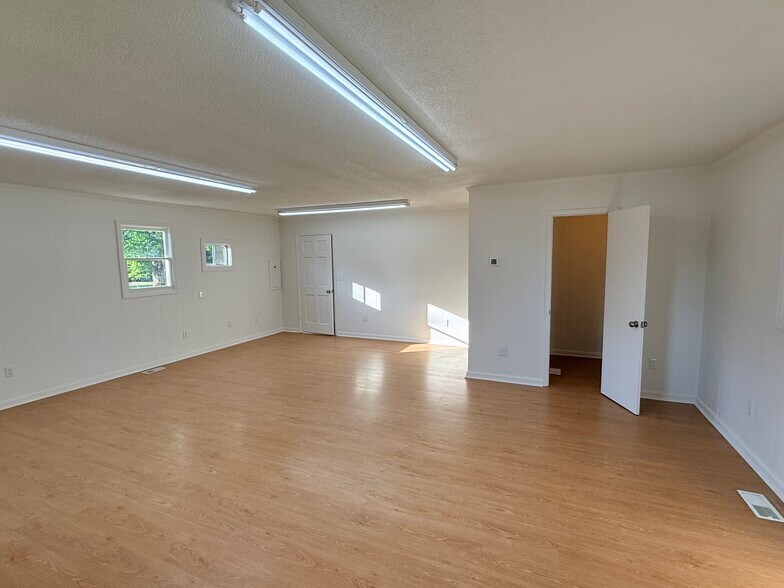 More Photos Of 410 Liberty St, Rockwell Office For Lease