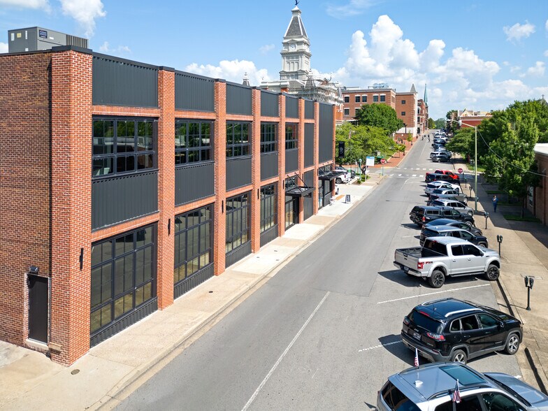 More Photos Of 200 Commerce St, Clarksville Office For Lease