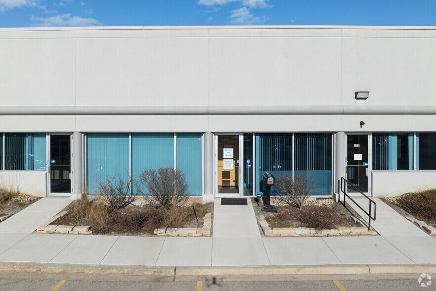 More Photos Of 111 Deer Lake Rd, Deerfield Office For Lease