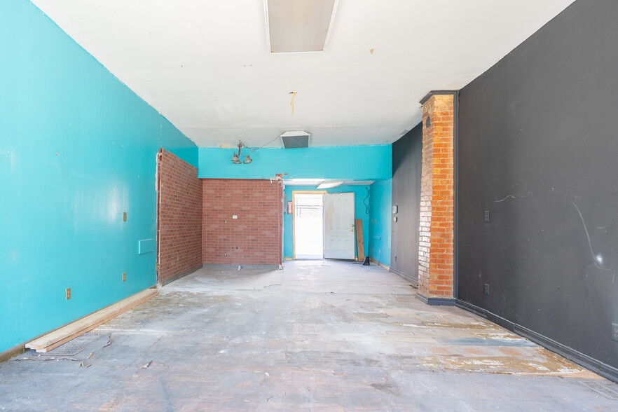 More Photos Of 4245-4247 Troost Ave, Kansas City Storefront Retail Residential For Lease