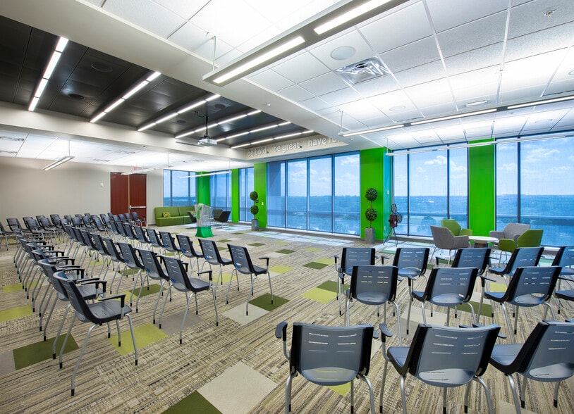 More Photos Of 9927 Delaney Lake Dr, Tampa Office For Sale