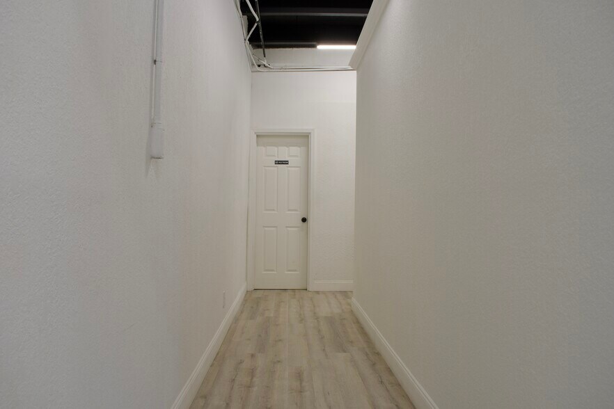 More Photos Of 212 Main St, Auburndale Flex For Sale