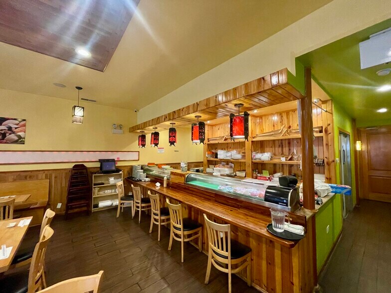 More Photos Of 4750 N Western Ave, Chicago Restaurant For Sale