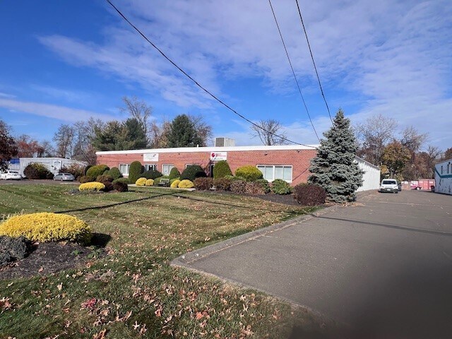 More Photos Of 90 Woodmont Rd, Milford Warehouse For Lease
