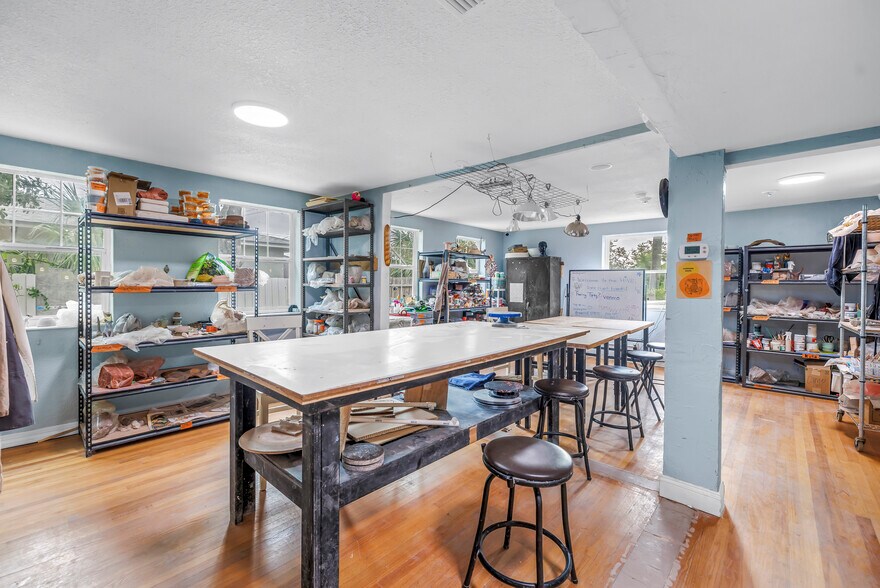 More Photos Of 563 49th St S, Saint Petersburg Storefront Retail Office For Lease