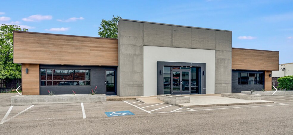 More Photos Of 6820 Walling Ln, Dallas General Retail For Sale