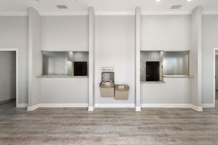 More Photos Of 105 Park Place Blvd, Davenport Medical For Sale