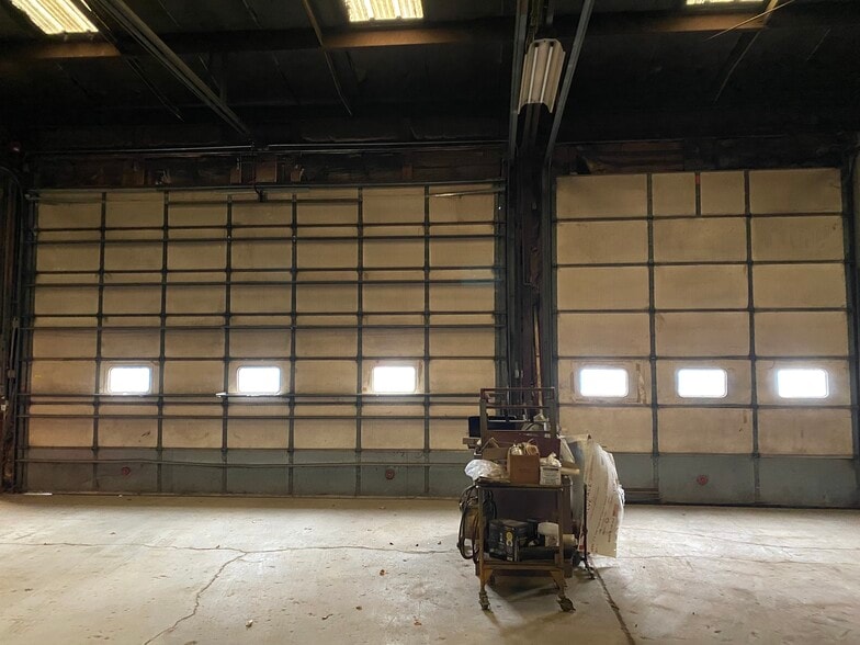 More Photos Of 331 Elliot St, West Chicago Warehouse For Lease