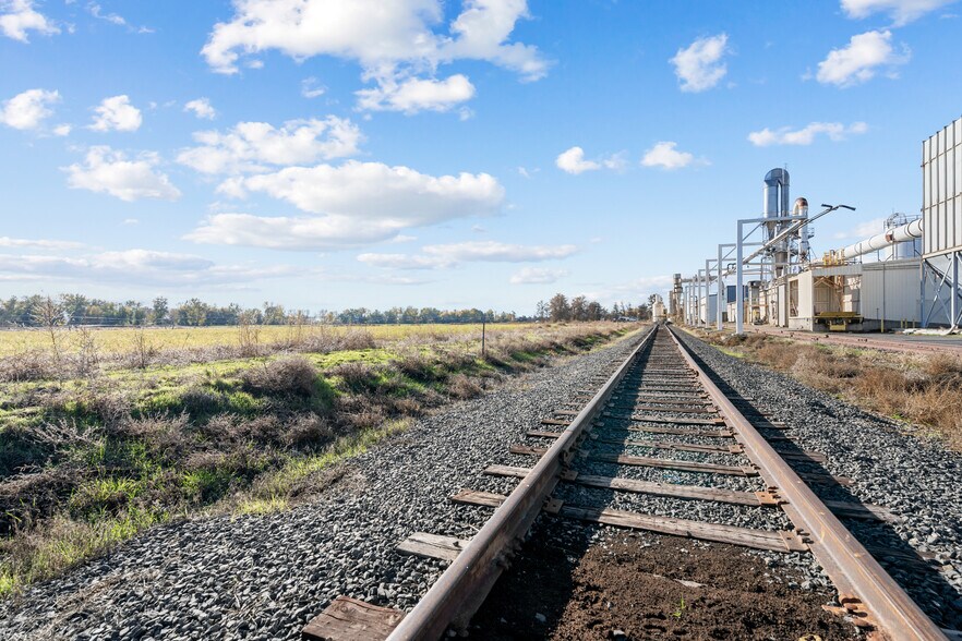 More Photos Of 405 Hoosier, Stanfield Food Processing For Lease
