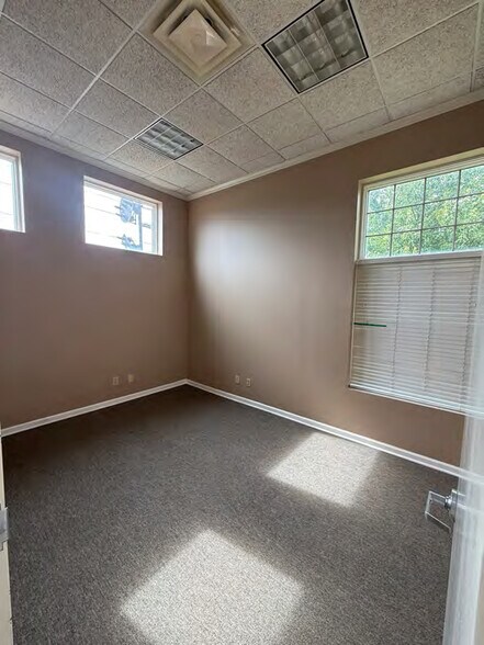 More Photos Of 418 E 3rd St, Marion Drugstore For Sale