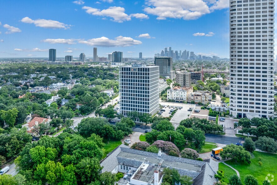 More Photos Of 2001 Kirby Dr, Houston Office For Lease