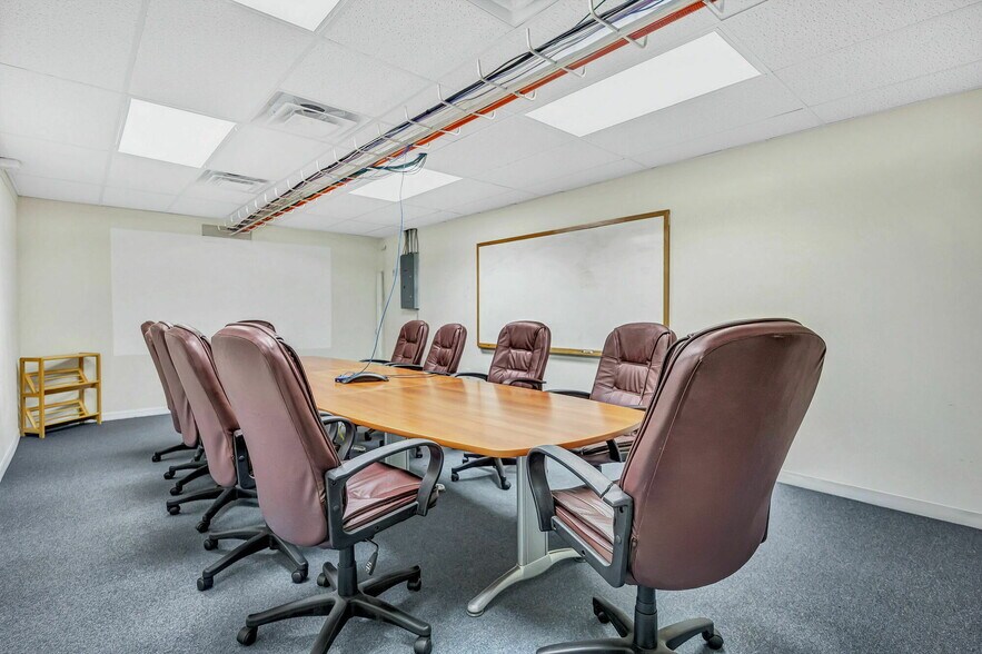 More Photos Of 902 E New Haven Ave, Melbourne Coworking Space