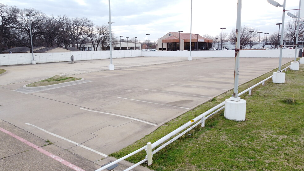 More Photos Of 1700 E Airport Fwy, Irving Auto Dealership For Sale