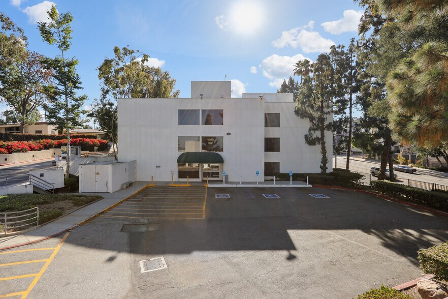 More Photos Of 1760 Termino Ave, Long Beach Medical For Lease