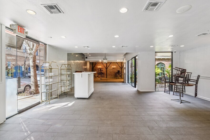 More Photos Of 755 Tchoupitoulas St, New Orleans Restaurant For Sale