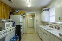 More Photos Of 207 W Montgomery St, Willis Office For Lease