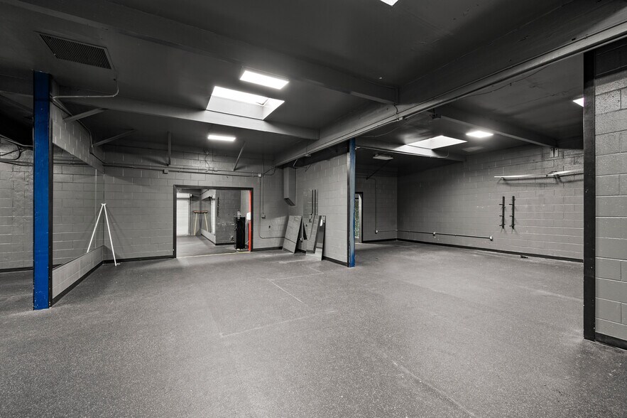 More Photos Of 8020 Ronson Rd, San Diego Warehouse For Lease