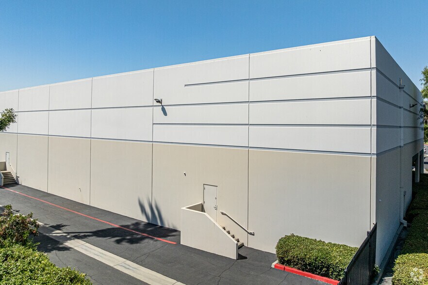 More Photos Of 16700-16720 Chestnut St, City of Industry Warehouse For Lease