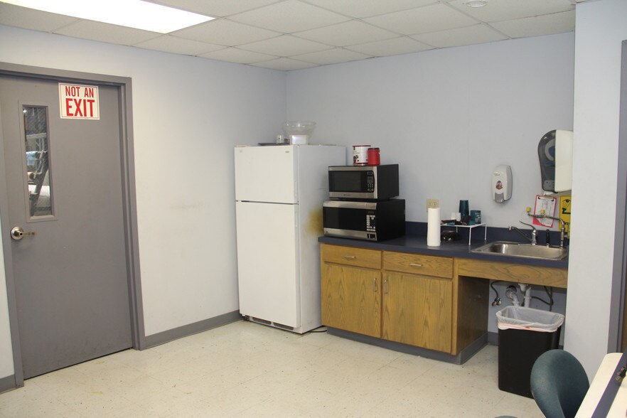 More Photos Of 2730 Commerce St, Wichita Falls Flex For Sale