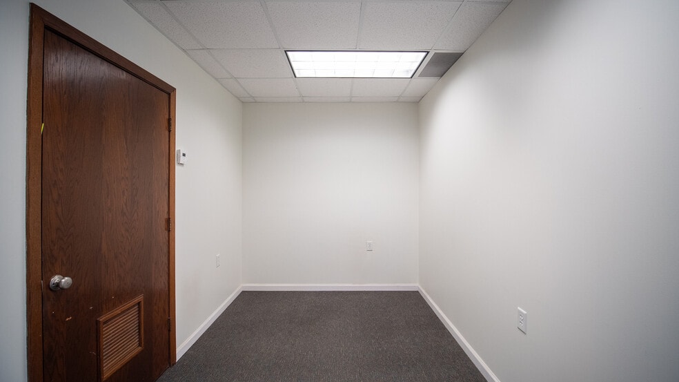 More Photos Of 501 S Mantorville Ave, Kasson Freestanding For Lease