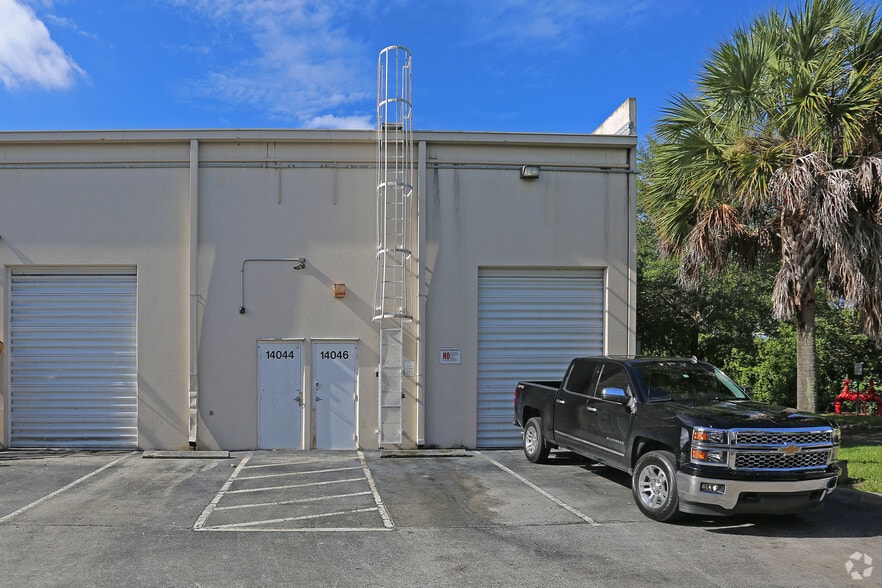 More Photos Of 14000-14046 NW 82nd Ave, Miami Lakes Light Distribution For Lease