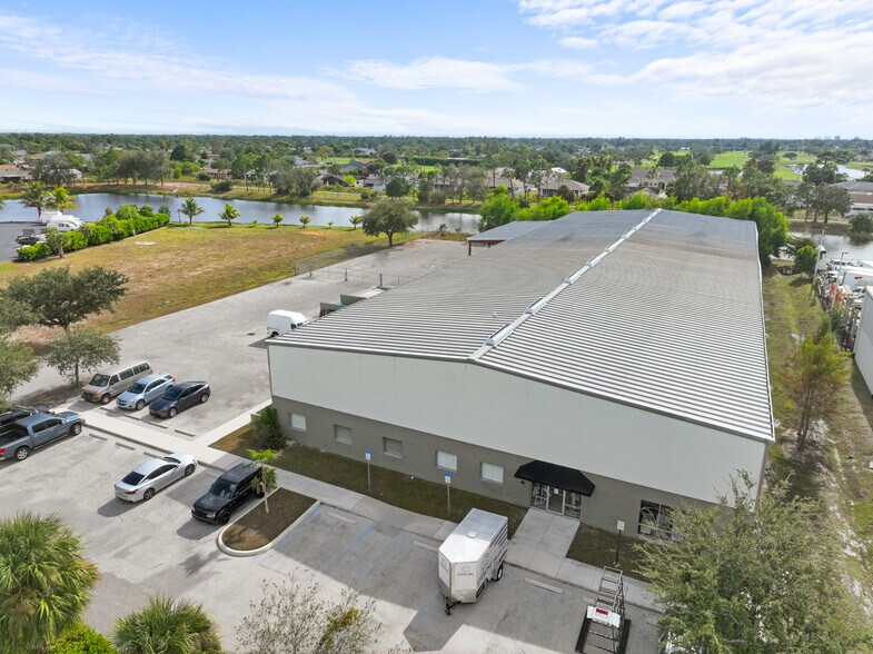 More Photos Of 7899 Drew Cir, Fort Myers Warehouse For Lease