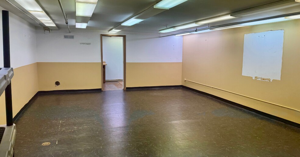 More Photos Of 4180 W Broadway Ave, Robbinsdale Storefront Retail Office For Lease