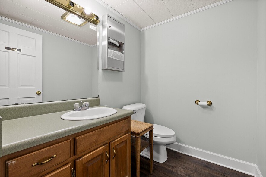 More Photos Of 1801 E 23rd St, Chattanooga Light Distribution For Lease