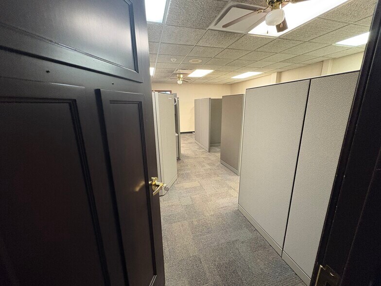 More Photos Of 3550 N Washington Blvd, Indianapolis Medical For Lease