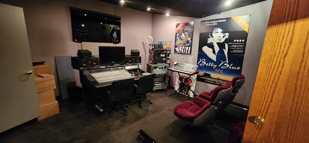 More Photos Of 120 S Victory Blvd, Burbank Loft Creative Space For Lease