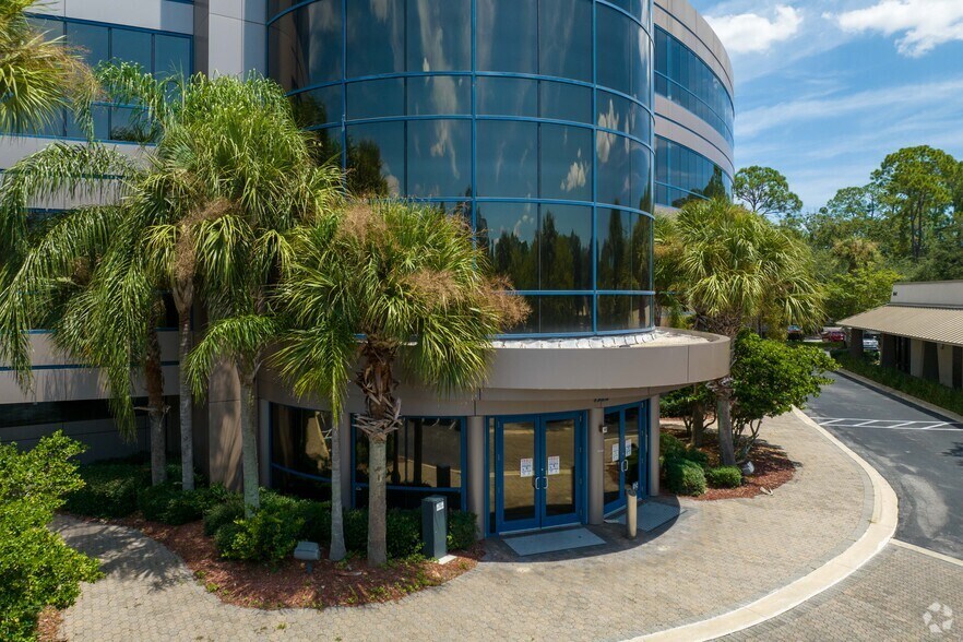 More Photos Of 7915 Baymeadows Way, Jacksonville Office For Lease