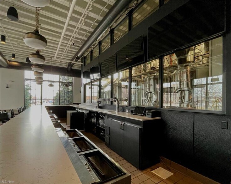 More Photos Of 3941 Erie St, Willoughby Restaurant For Lease