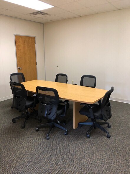 More Photos Of 8404-8414 Wilsky Blvd, Tampa Office For Sale