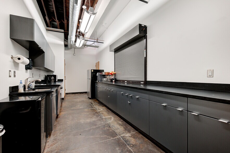 More Photos Of 706-708 W Sheridan Ave, Oklahoma City Office For Lease
