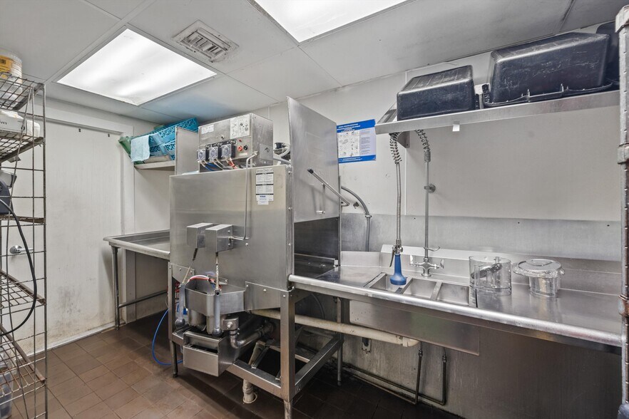 More Photos Of 514 NW Dixie Hwy, Stuart General Retail For Sale