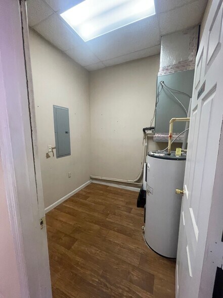 More Photos Of 1458 S 6th St, Macclenny Storefront For Lease