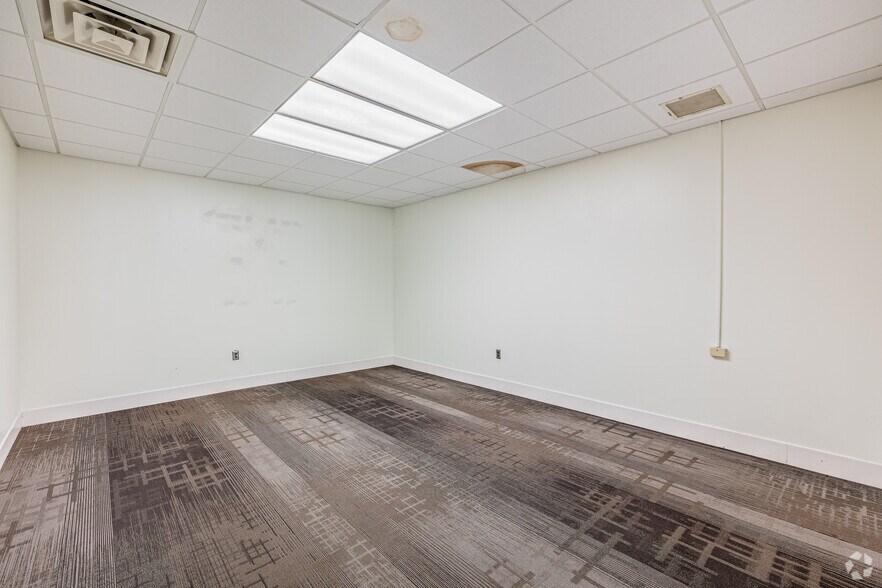 More Photos Of 101 E City Point Rd, Hopewell Bank For Sale