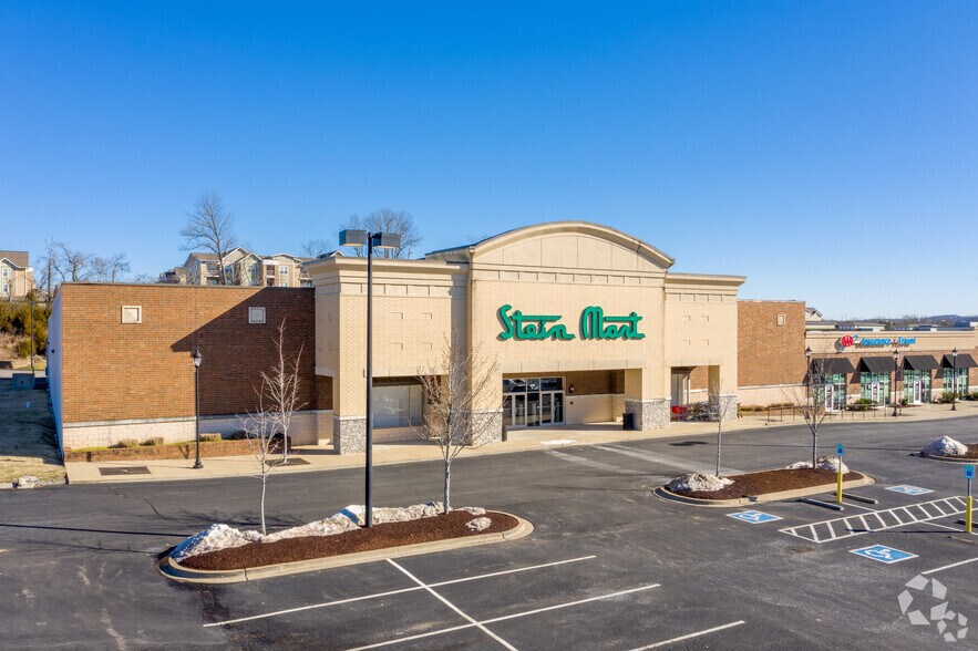 More Photos Of 1010-1038 Glenbrook Way, Hendersonville Unknown For Lease
