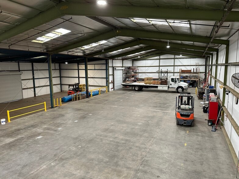 More Photos Of 300 N Blosser Rd, Santa Maria Service For Lease