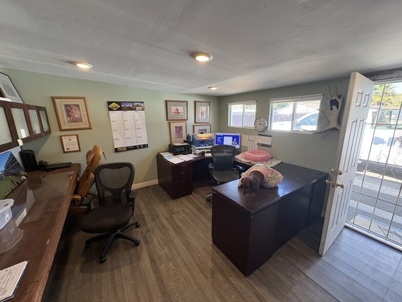 More Photos Of 9908 Prospect Ave, Santee Contractor Storage Yard For Sale