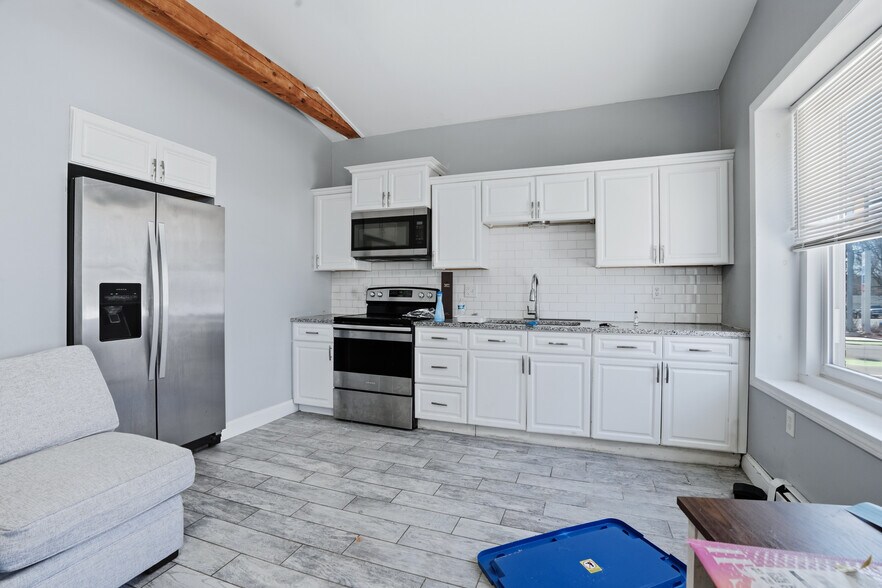 More Photos Of 632 Fall River Ave, Seekonk Apartments For Sale