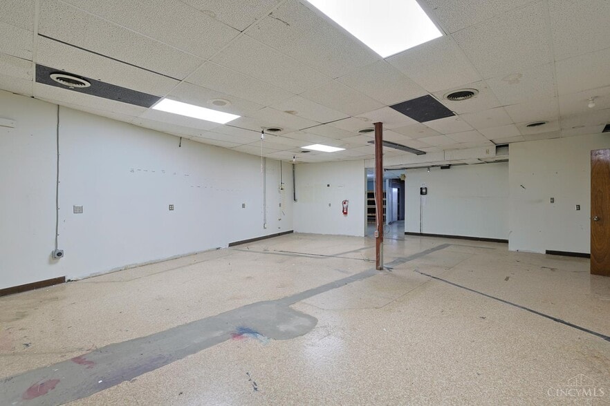More Photos Of 2108 Central Pky, Cincinnati Loft Creative Space For Sale
