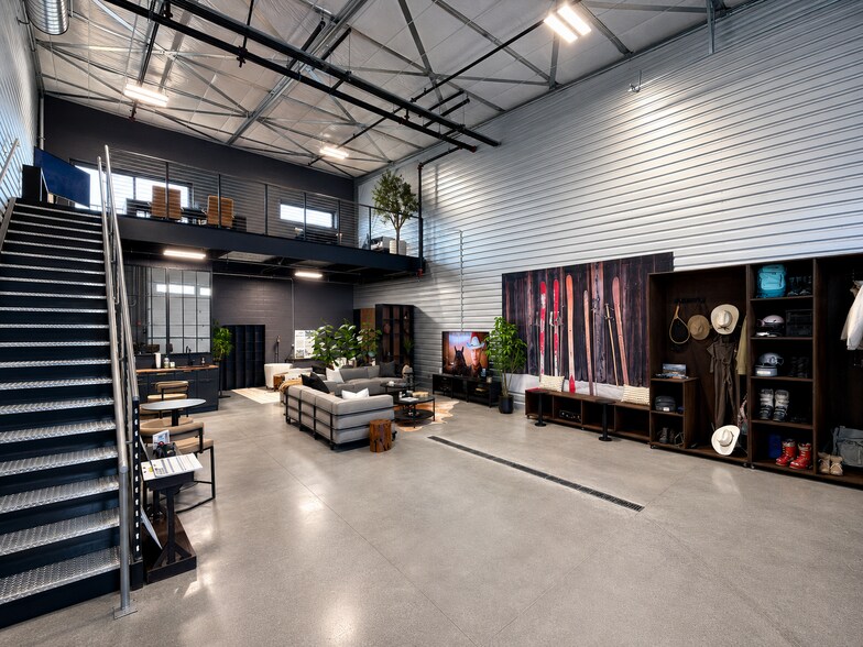 More Photos Of 105 Copper Ranch Rd, Belgrade Showroom For Lease