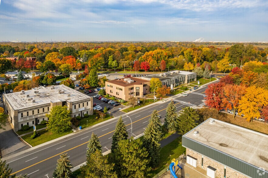 More Photos Of 150 Boul De Montarville, Boucherville Office For Lease