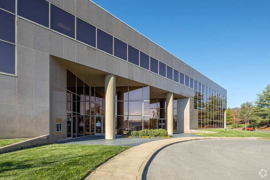 More Photos Of 5110 Maryland Way, Brentwood Office For Lease