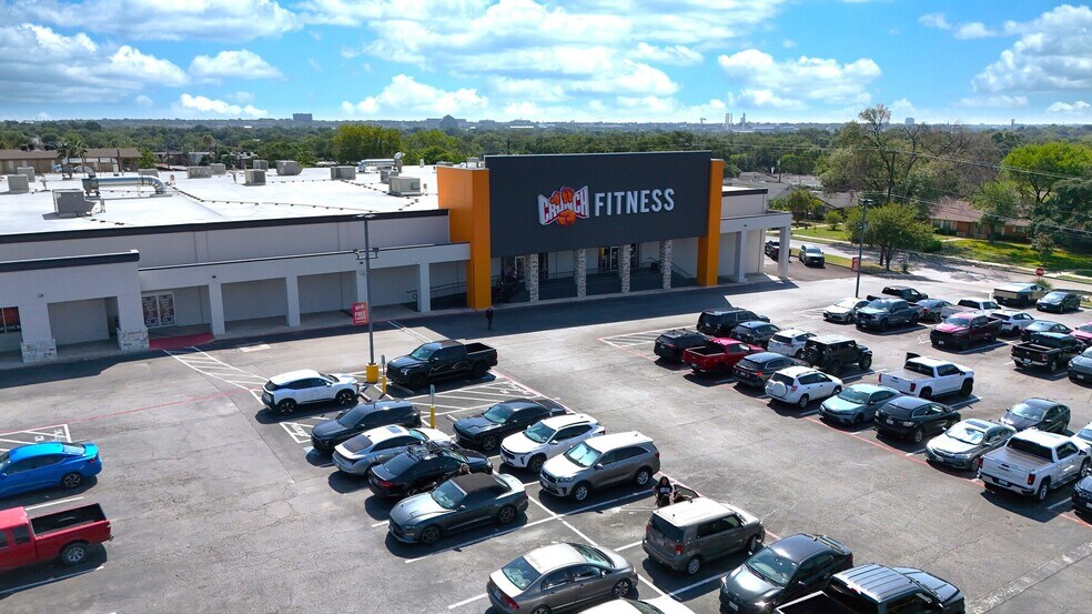 More Photos Of 7142 San Pedro Ave, San Antonio Unknown For Lease