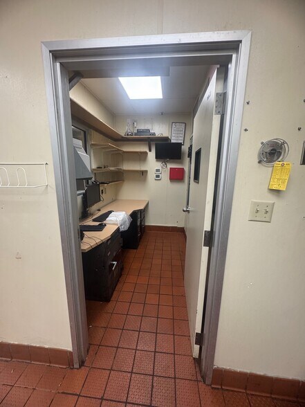 More Photos Of 3220 N Anthony Blvd, Fort Wayne Fast Food For Lease