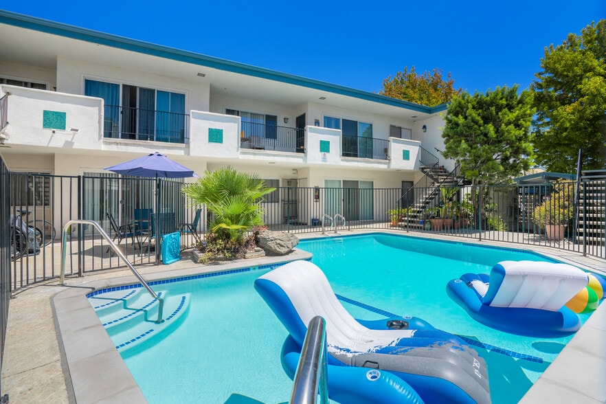 More Photos Of 7749-7755 Saint Bernard St, Playa Del Rey Apartments For Sale