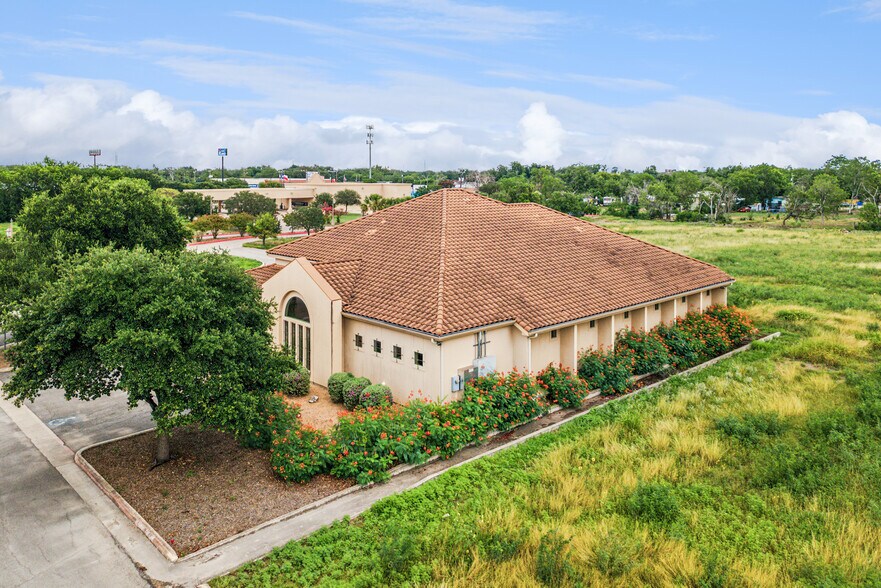 More Photos Of 3030 Rigsby Ave, San Antonio Medical For Sale